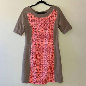 Title Nine Athletic Short Sleeves Dress Jersey Pullover Size M Tan/Peach Florals